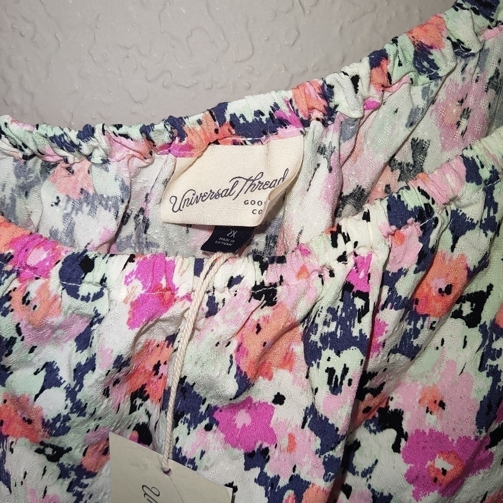 Universal Thread One Shoulder Floral Top Sized 2X - Picture 3 of 10